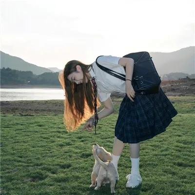 驼背人与舞女